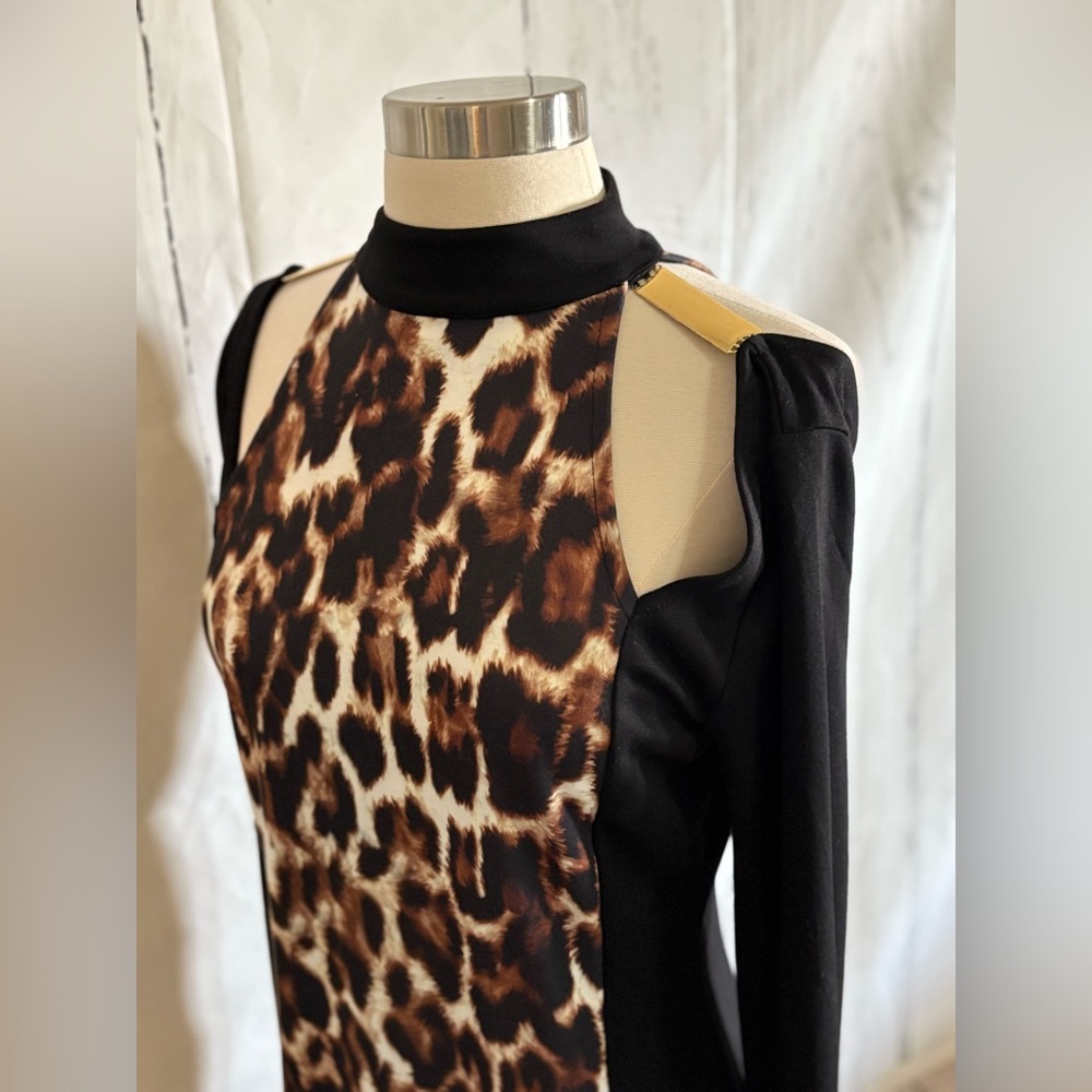 Chic Black and White Top - Picture 8 of 10